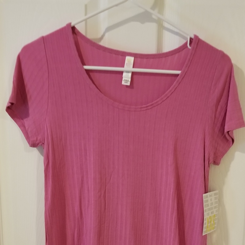 🌸BNWT lularoe pink ribbed classic tee
